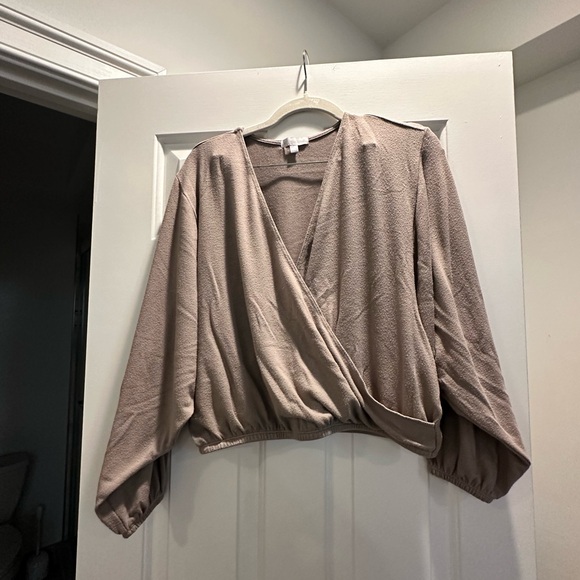 Beyond yoga wrapped up top - Picture 3 of 6